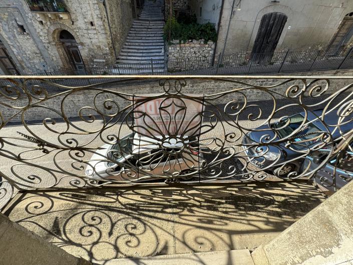 Image No.34-3 Bed House for sale