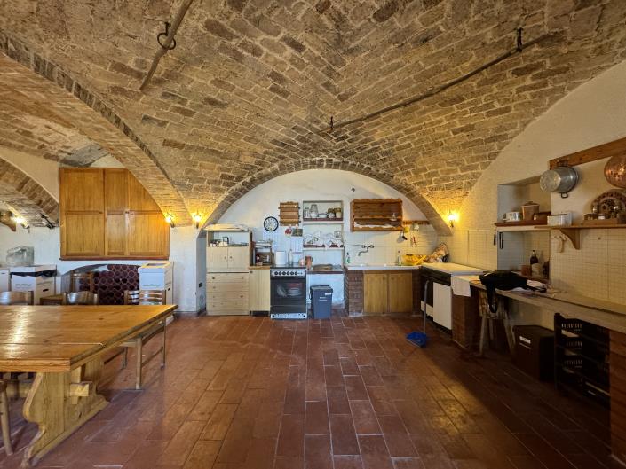 Image No.11-3 Bed House for sale