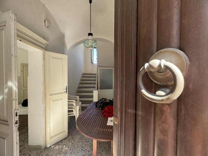 Image No.12-5 Bed Townhouse for sale