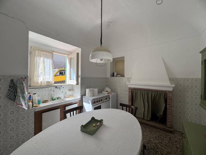 Image No.14-5 Bed Townhouse for sale