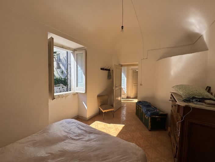 Image No.19-5 Bed Townhouse for sale