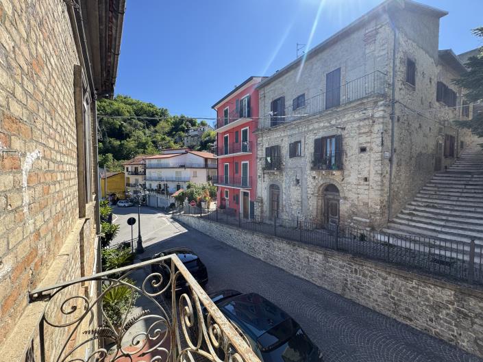 Image No.25-5 Bed Townhouse for sale