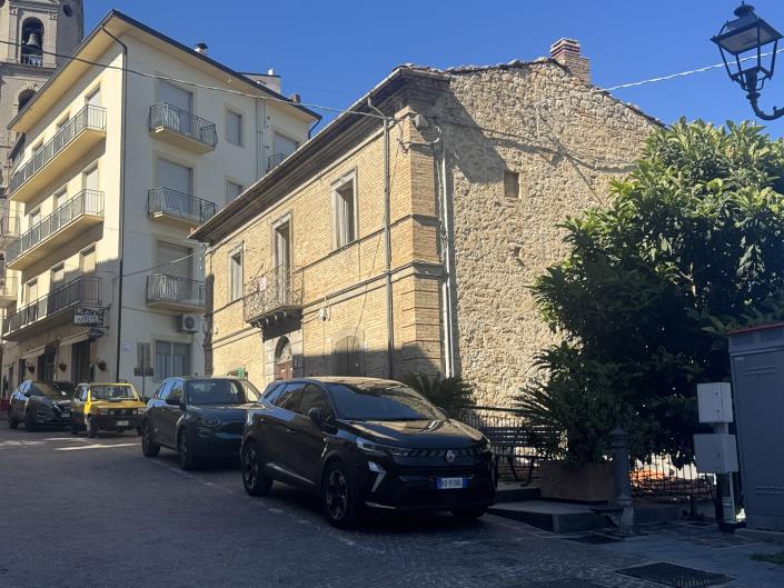 Image No.48-5 Bed Townhouse for sale