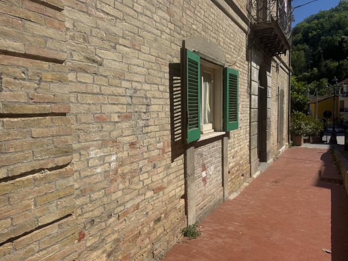 Image No.55-5 Bed Townhouse for sale