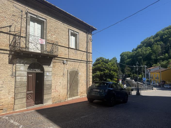 Image No.56-5 Bed Townhouse for sale