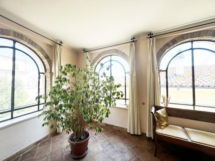 Image No.3-6 Bed Townhouse for sale