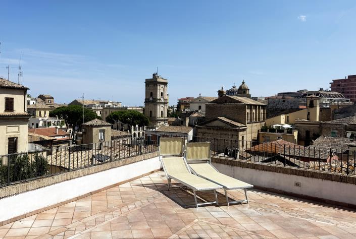 Image No.18-6 Bed Townhouse for sale