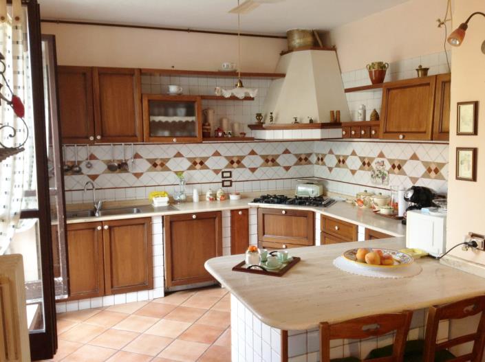 Image No.11-6 Bed Townhouse for sale