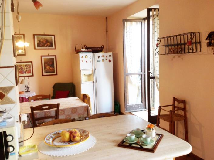 Image No.12-6 Bed Townhouse for sale