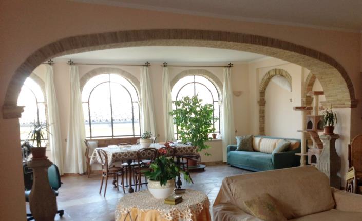 Image No.4-6 Bed Townhouse for sale