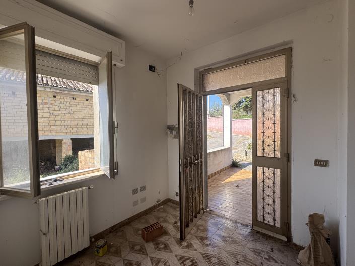 Image No.9-3 Bed House for sale