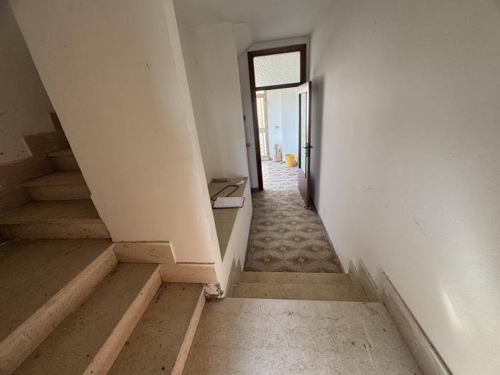 Image No.21-3 Bed House for sale