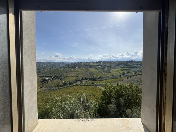 Image No.18-3 Bed House for sale