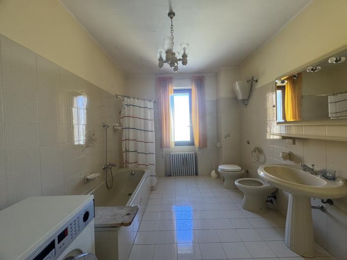 Image No.27-3 Bed Townhouse for sale