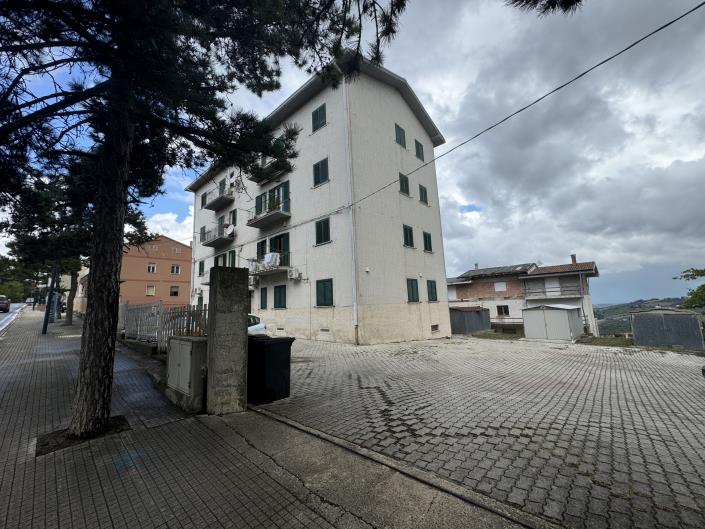 Cast&#233;l Frentano, Apartment