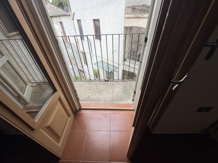 Image No.8-2 Bed Townhouse for sale