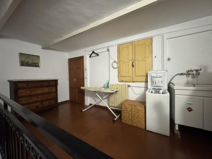 Image No.12-2 Bed Townhouse for sale