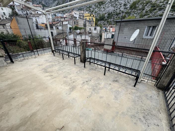 Image No.14-2 Bed Townhouse for sale