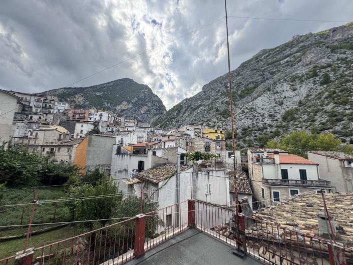 Image No.1-2 Bed Townhouse for sale