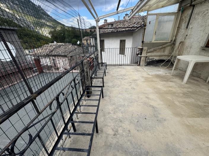 Image No.17-2 Bed Townhouse for sale