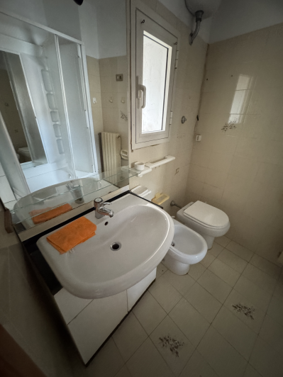 Image No.25-2 Bed Townhouse for sale