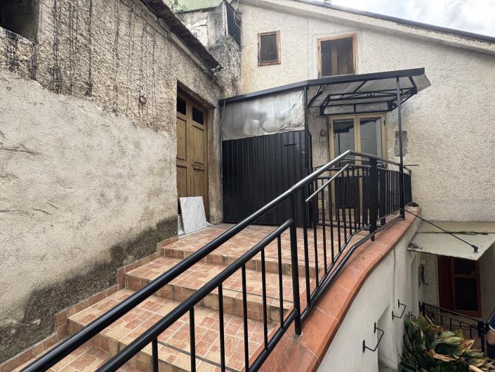 Image No.44-2 Bed Townhouse for sale