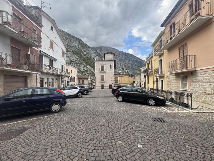 Image No.50-2 Bed Townhouse for sale