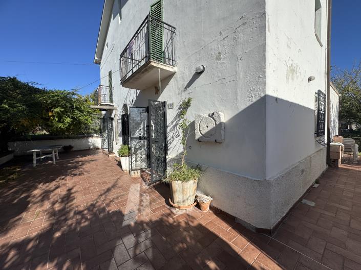 Image No.55-2 Bed Farmhouse for sale