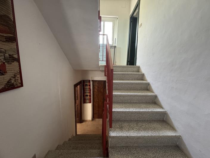 Image No.19-2 Bed Farmhouse for sale