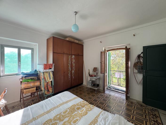 Image No.29-2 Bed Farmhouse for sale