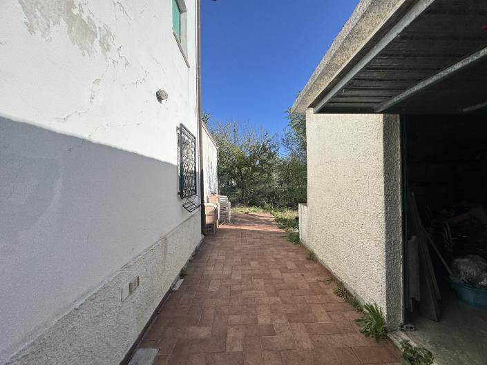 Image No.50-2 Bed Farmhouse for sale