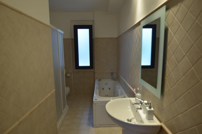 Image No.12-5 Bed Villa / Detached for sale