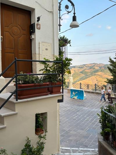 Image No.26-2 Bed Townhouse for sale