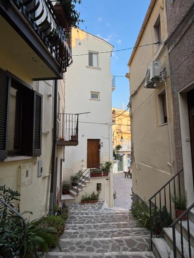 Image No.25-2 Bed Townhouse for sale