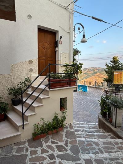 Image No.27-2 Bed Townhouse for sale