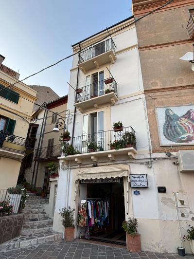 Image No.28-2 Bed Townhouse for sale