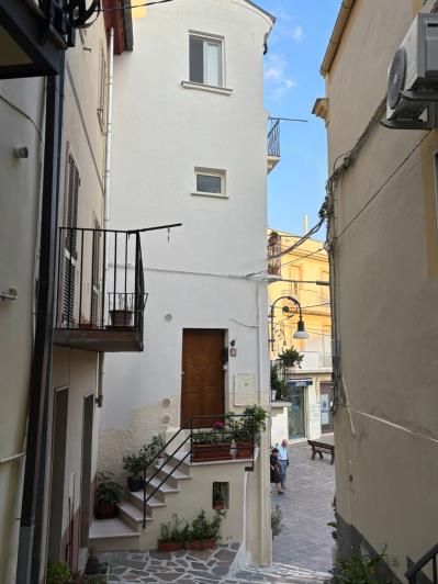 Image No.29-2 Bed Townhouse for sale