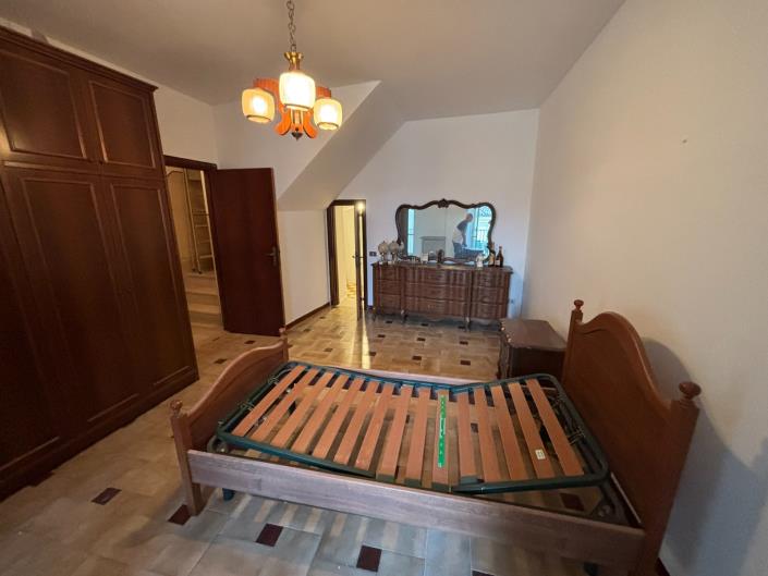 Image No.14-2 Bed Townhouse for sale