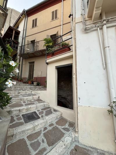 Image No.20-2 Bed Townhouse for sale