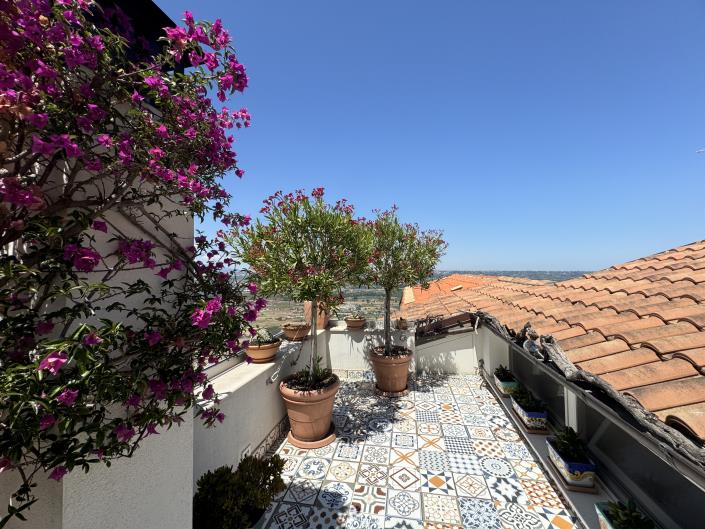 Image No.25-3 Bed Townhouse for sale