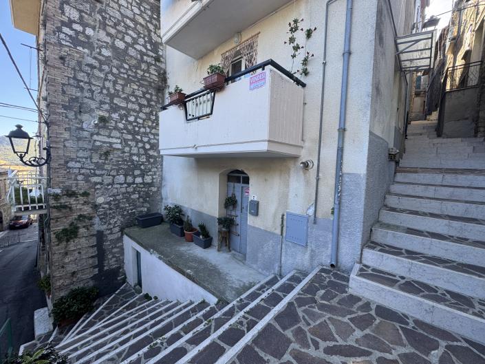 Image No.44-2 Bed Townhouse for sale