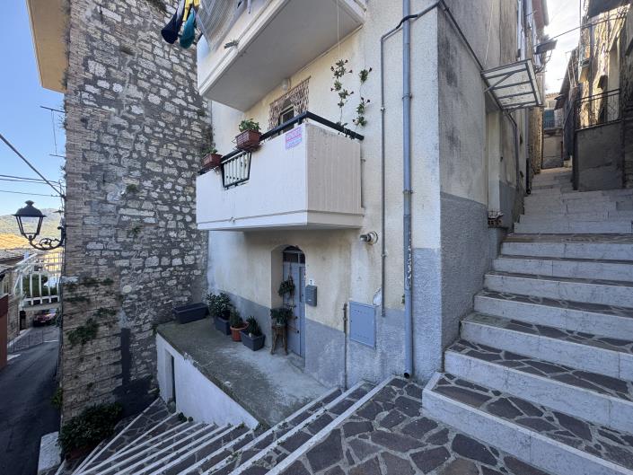 Image No.47-2 Bed Townhouse for sale