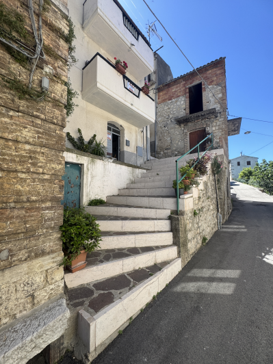 Image No.29-2 Bed Townhouse for sale