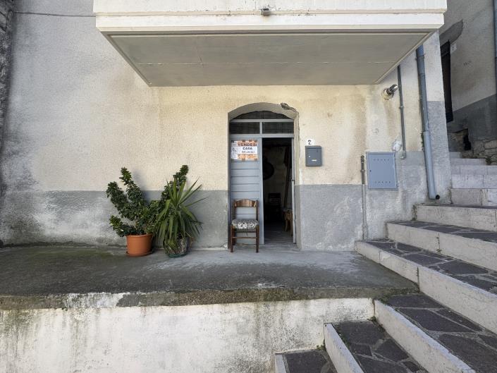 Image No.41-2 Bed Townhouse for sale