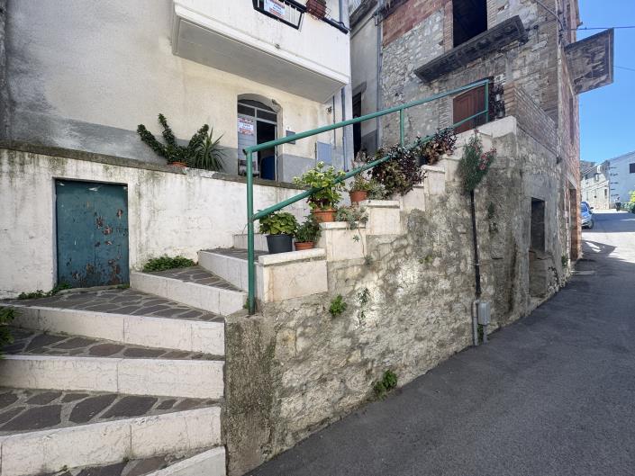 Image No.43-2 Bed Townhouse for sale
