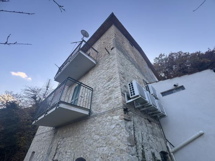 Image No.39-2 Bed Semi-Detached for sale