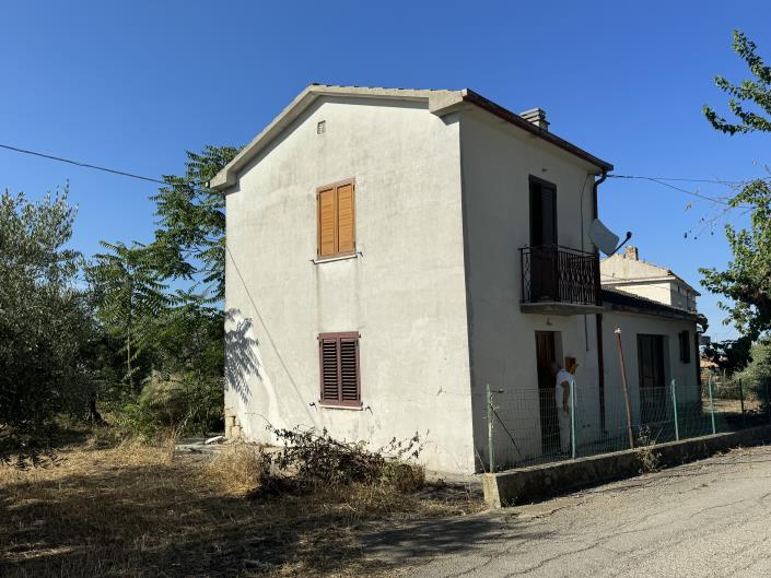 Image No.39-1 Bed Farmhouse for sale