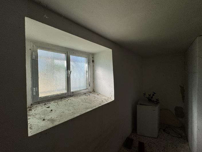 Image No.12-1 Bed Farmhouse for sale