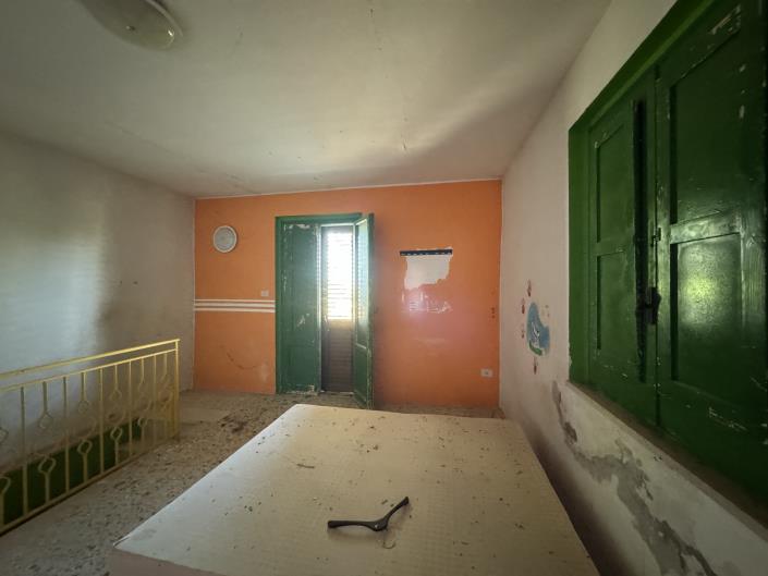 Image No.16-1 Bed Farmhouse for sale