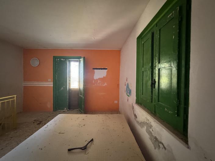 Image No.17-1 Bed Farmhouse for sale